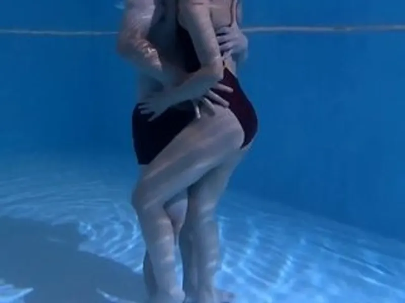 Người chồng lạnh nhạt, bà xã cắm sừng với hlv dạy bơi