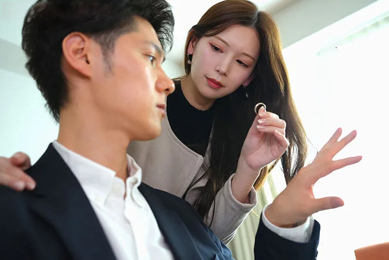 Cô vợ đi đi chơi, chồng yêu ở nhà bị nhỏ em bà xã gạ chịch không trượt phát nào