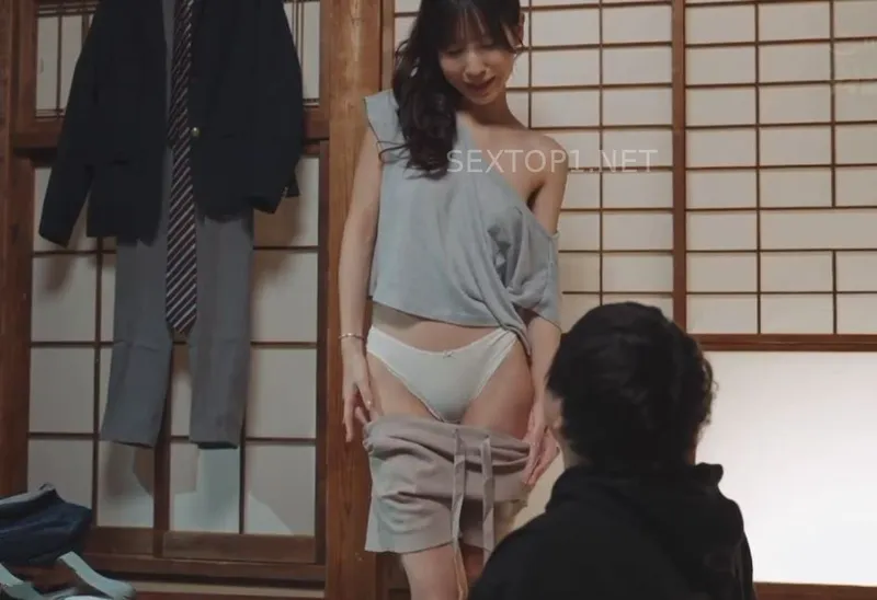 Về quê chăm sóc bố ông chồng, bạn gái của anh trai tìm đến cậu em người chồng vì dam dang lâu ngày